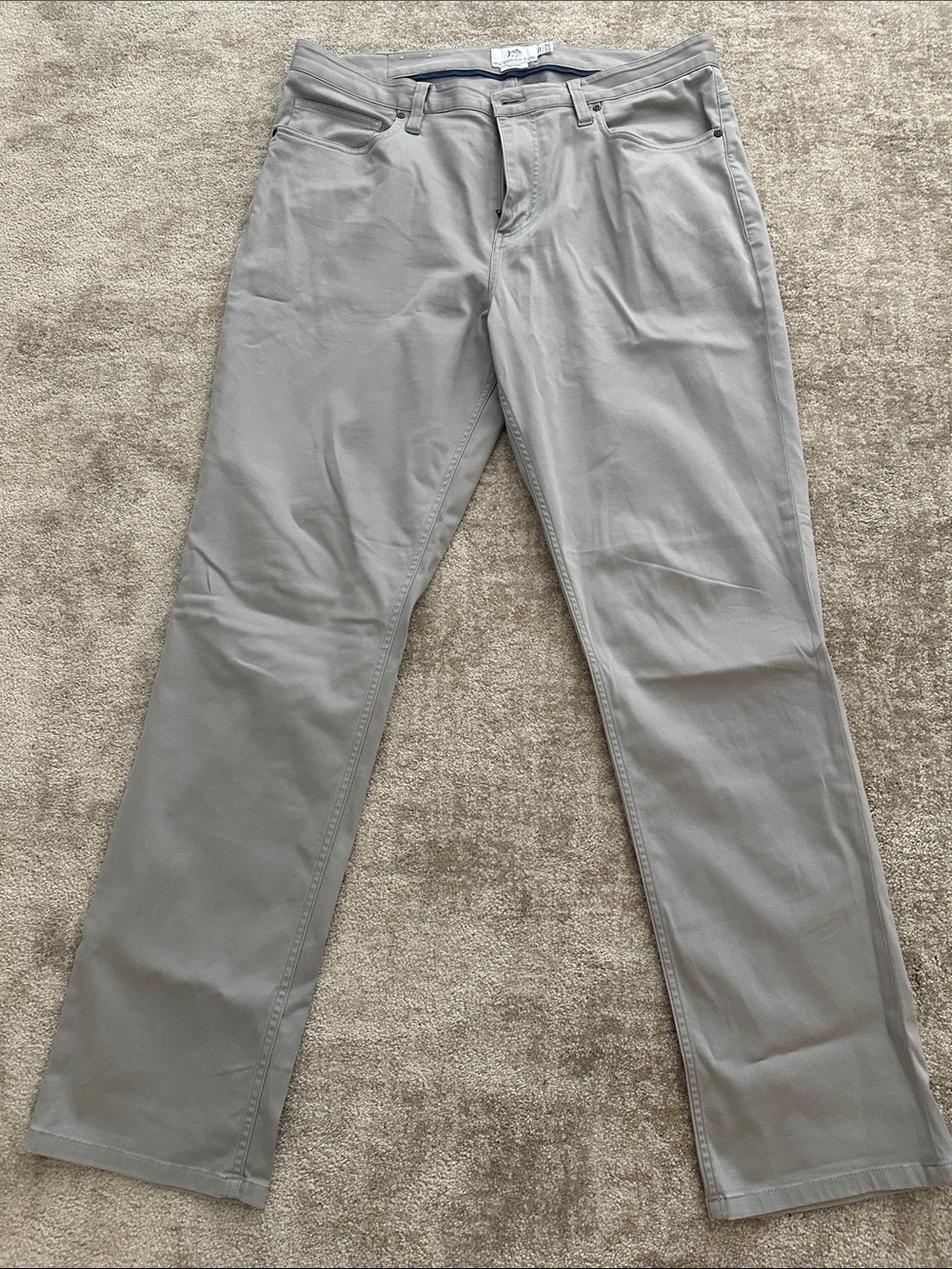 Southern Tide Men's Sullivan 5-Pocket pants in Light Gray